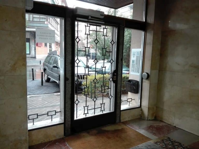 puertas automaticas de portal de vecinos madrid